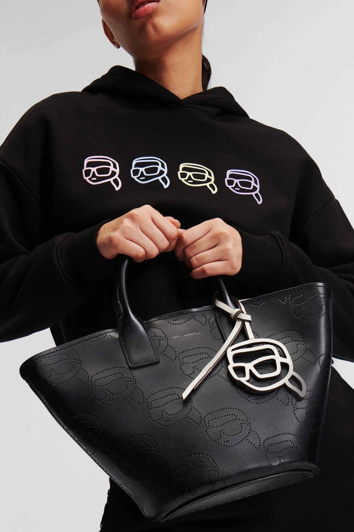 KARL LAGERFELD IKON LEATHER PERF TULIP TO en color NEGRO (4)