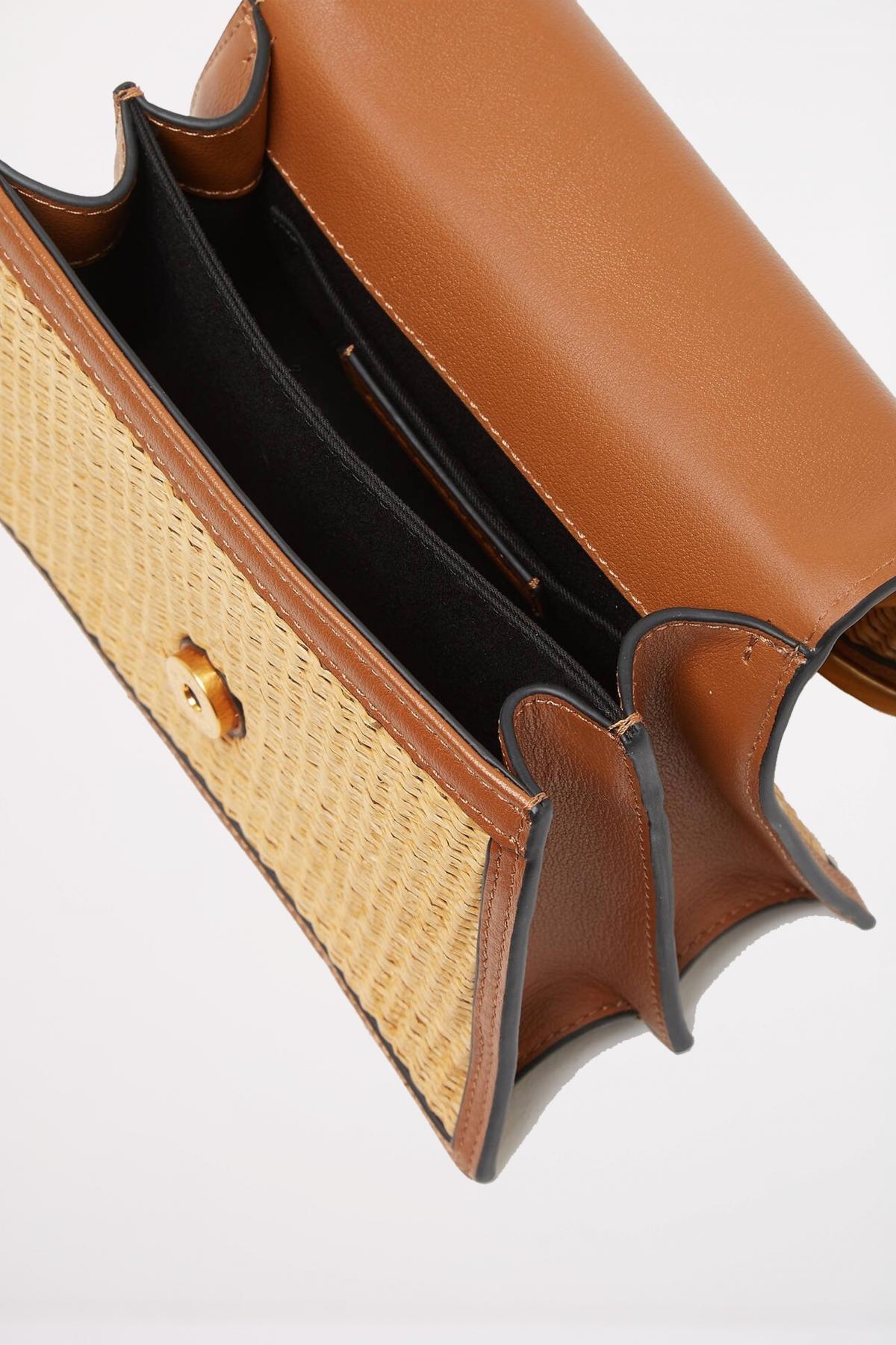 KARL LAGERFELD SIGNATURE . SM CB RAFFIA en color MARRON CLARO (3)
