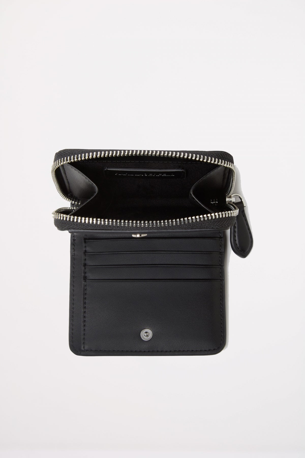 KARL LAGERFELD IKON MONO CC MD BFLD WLLT en color NEGRO (3)