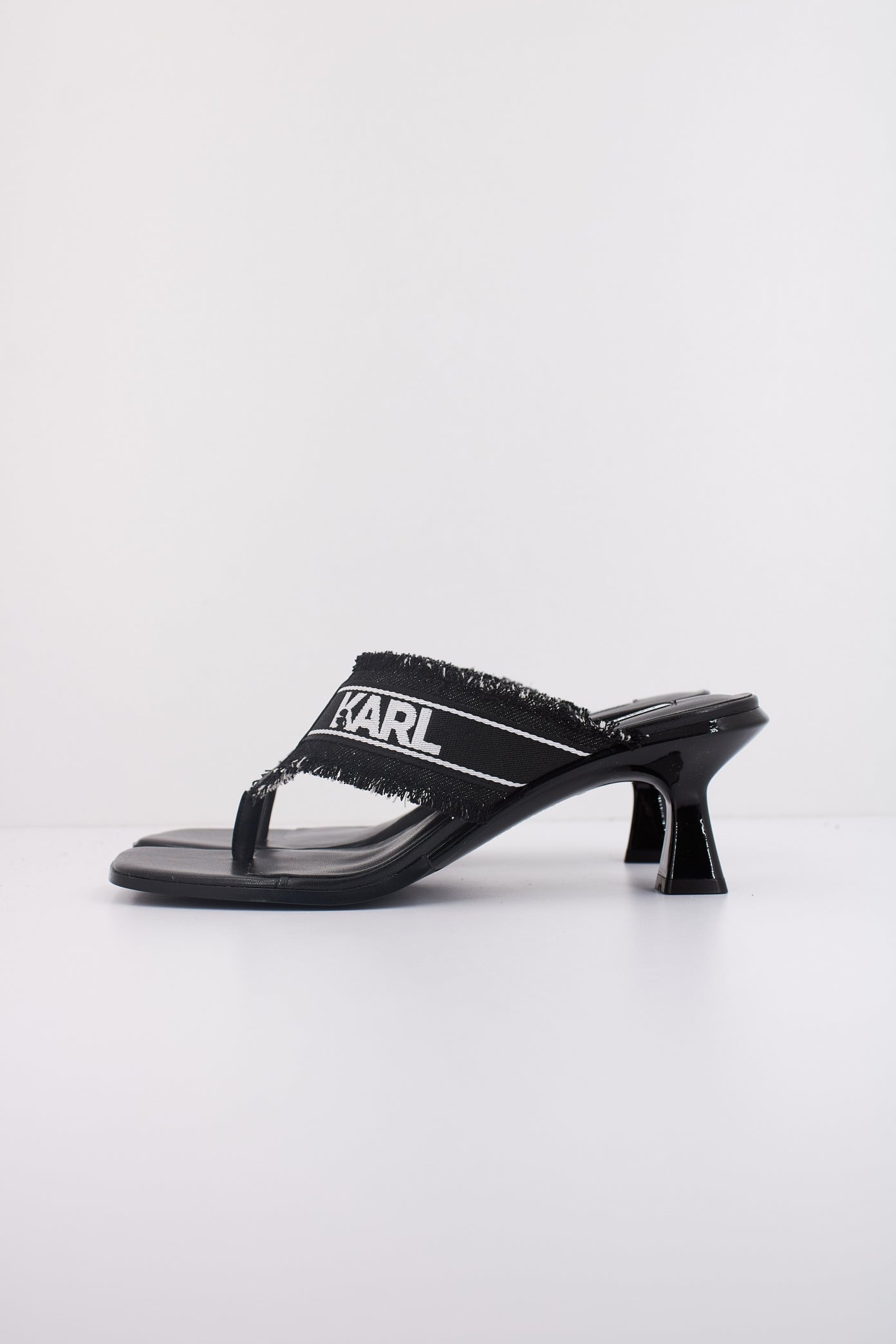 KARL LAGERFELD PANACHE II BORDER SLIDE en color NEGRO (1)