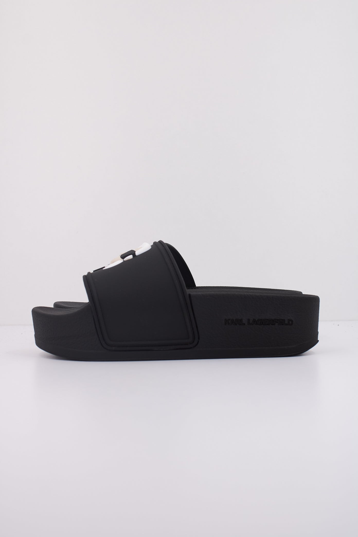 KARL LAGERFELD KONDO MAXI KARL NFT SLIDE en color NEGRO (1)