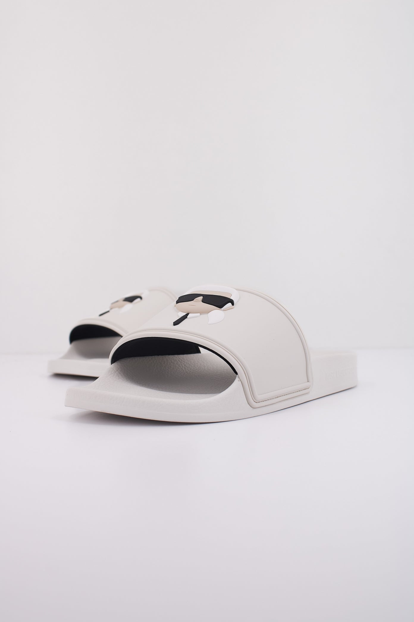 KARL LAGERFELD KONDO . KARL NFT SLIDE en color BLANCO (2)
