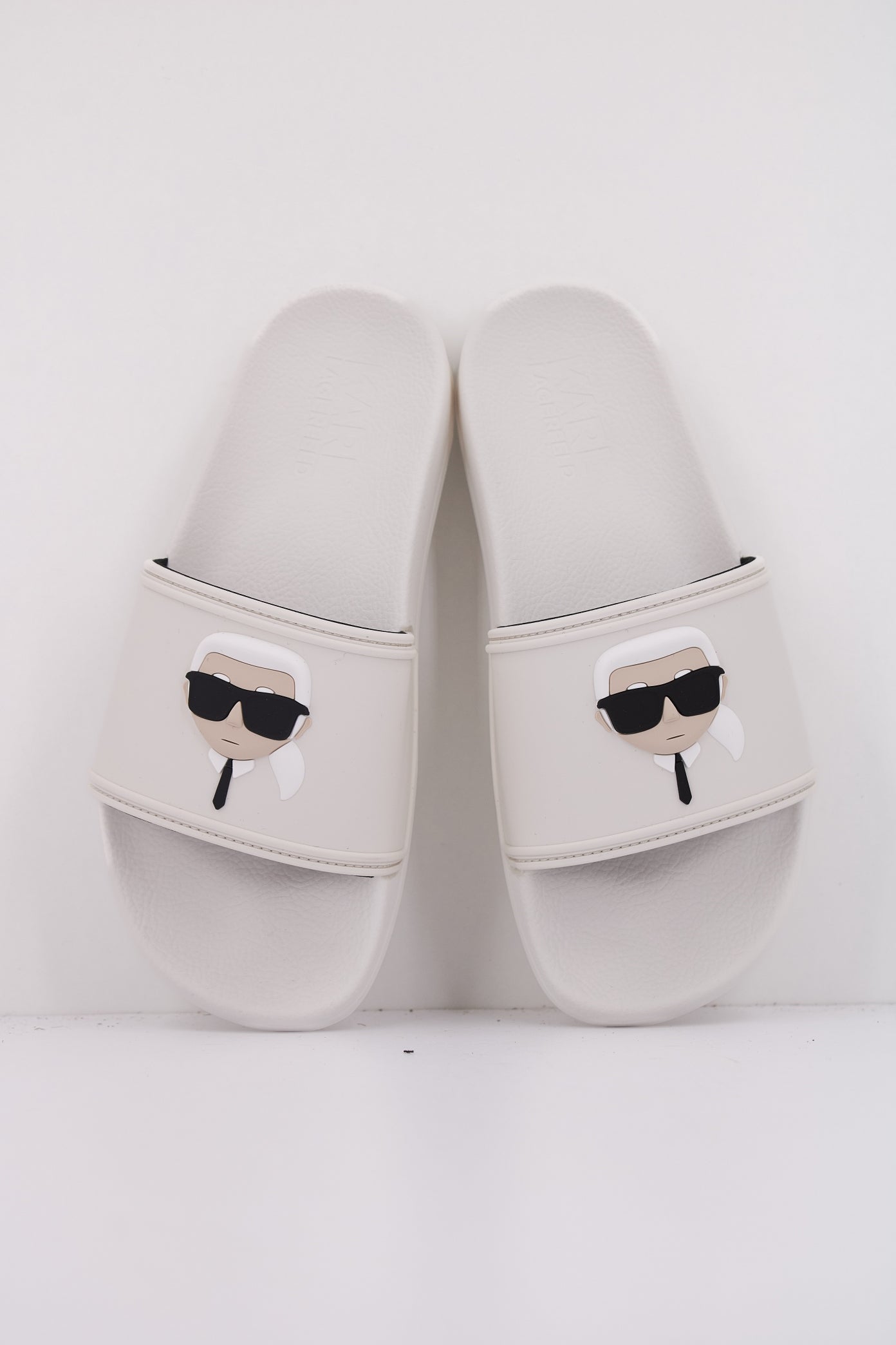 KARL LAGERFELD KONDO . KARL NFT SLIDE en color BLANCO (3)