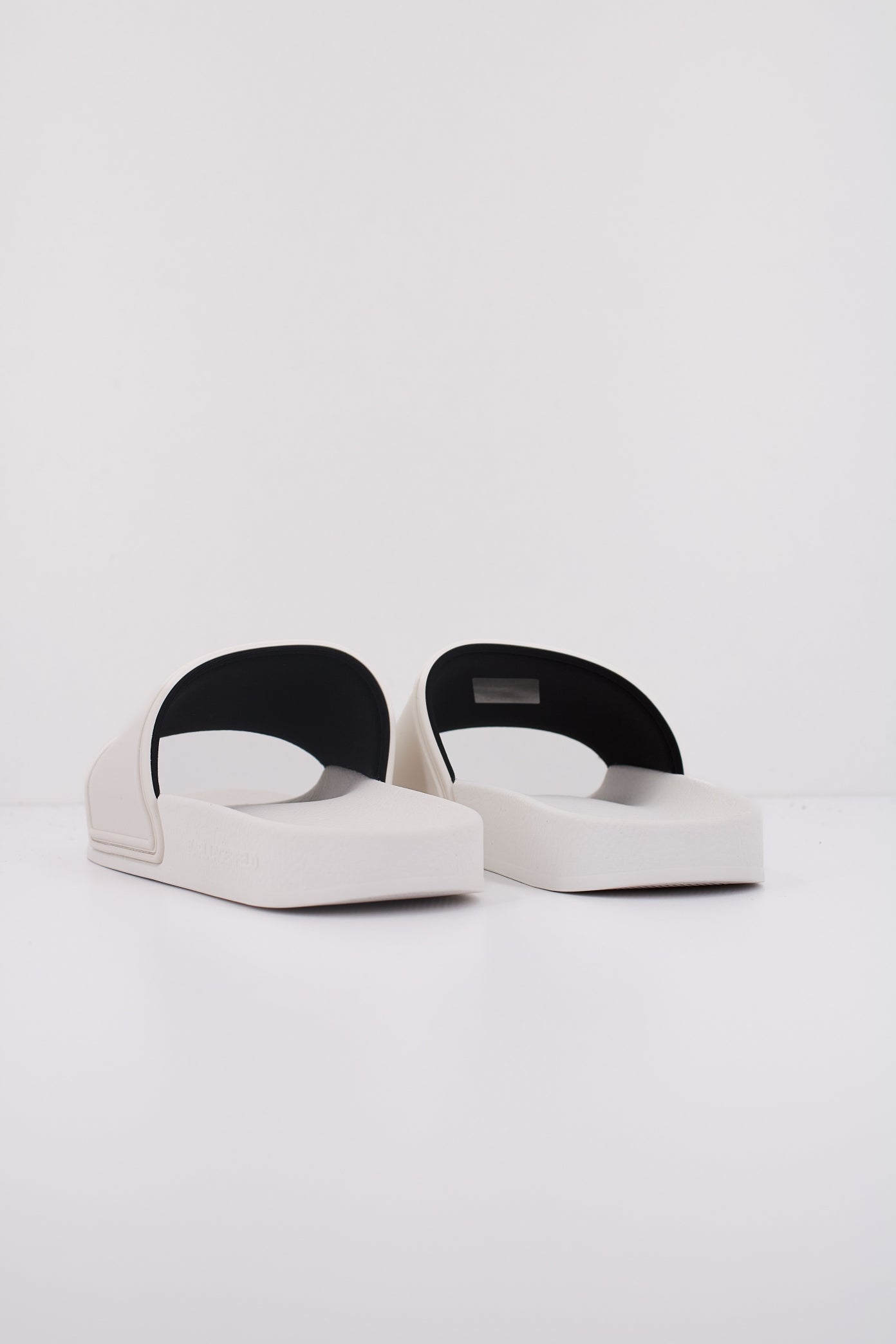 KARL LAGERFELD KONDO . KARL NFT SLIDE en color BLANCO (4)