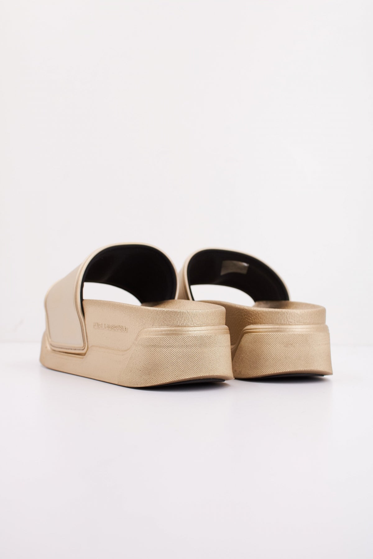 KARL LAGERFELD KONDOMINIUM KARL NFT RELIEF en color ORO (4)
