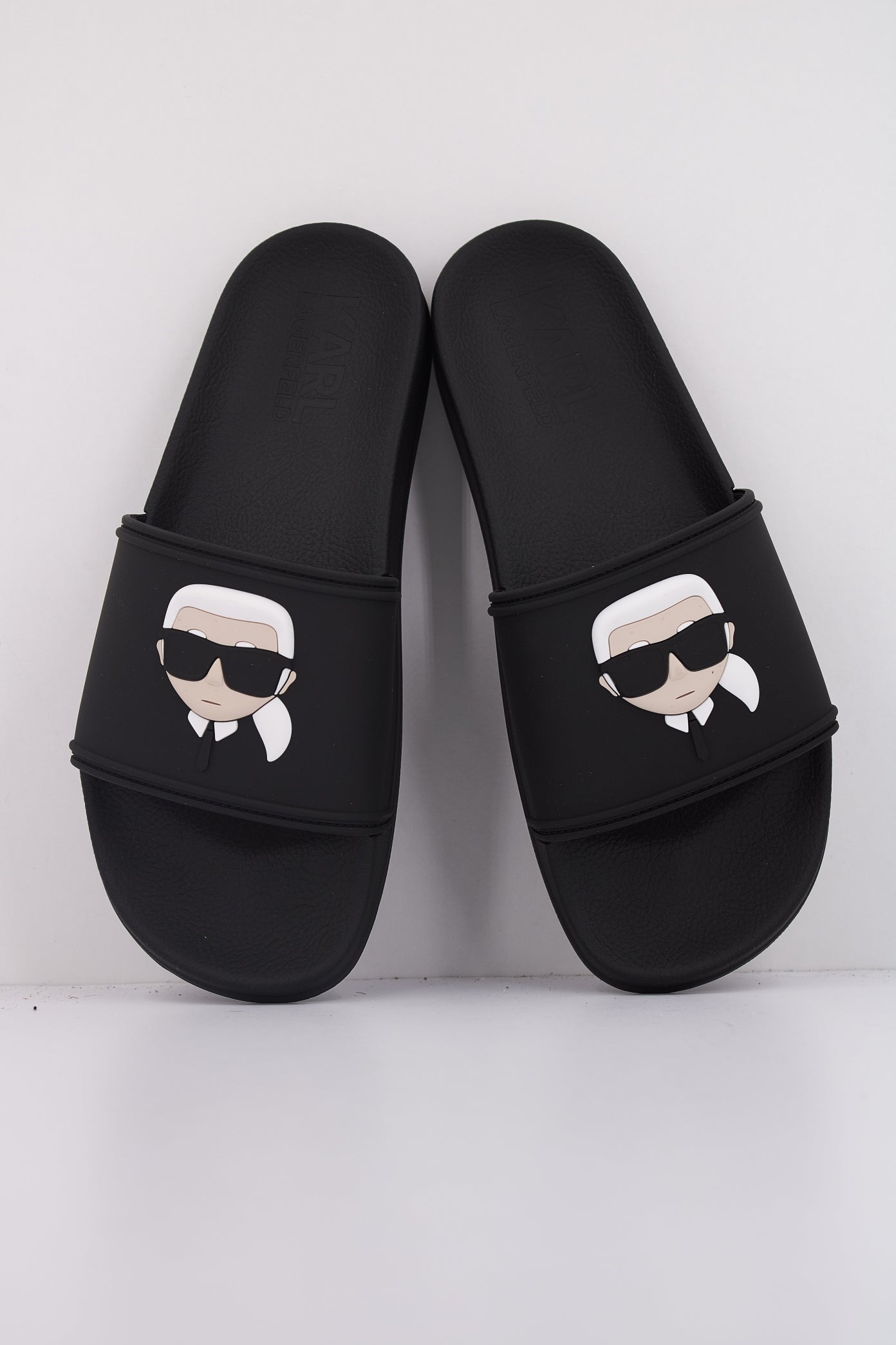 KARL LAGERFELD KONDO KARL NFT SLIDE en color NEGRO (3)