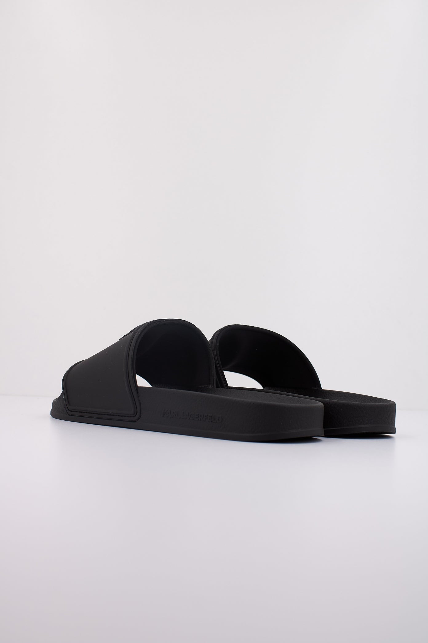 KARL LAGERFELD KONDO KARL NFT RELIEF en color NEGRO (4)