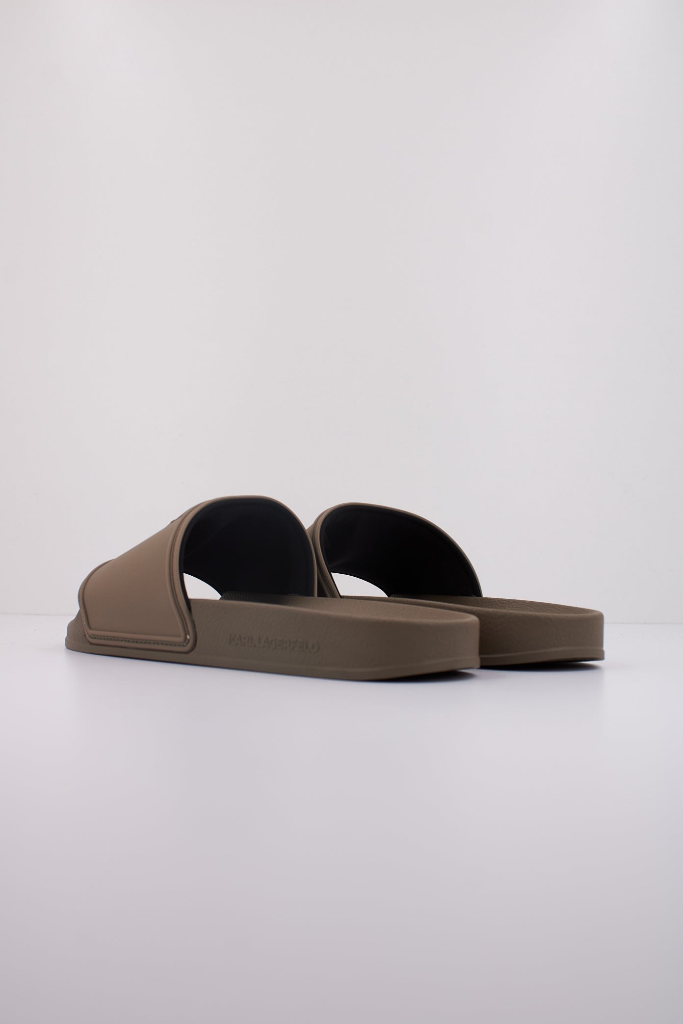 KARL LAGERFELD KLA KONDO en color VERDE (4)