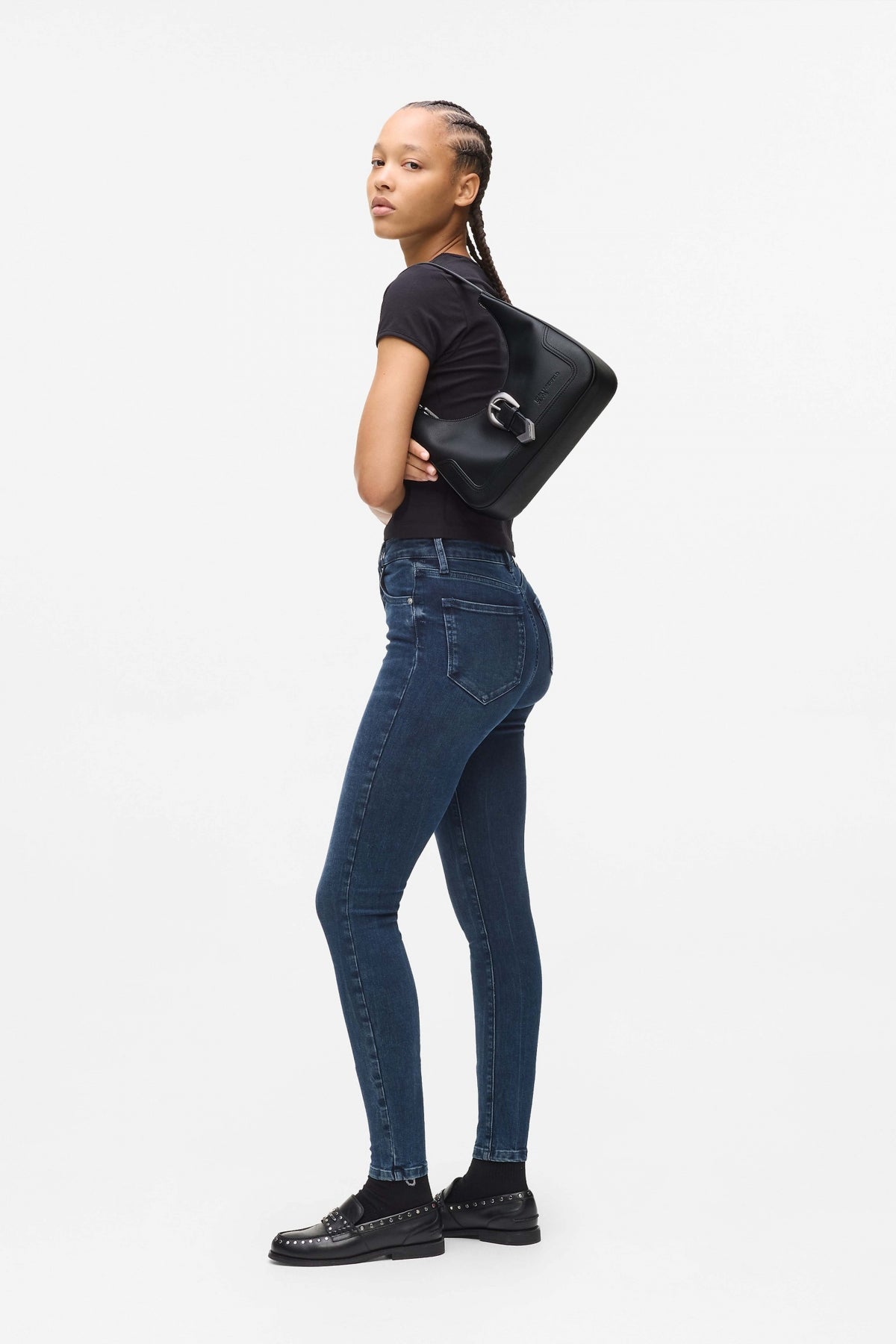 KARL LAGERFELD KLJ WESTERN SHOULDER BAG en color NEGRO (2)