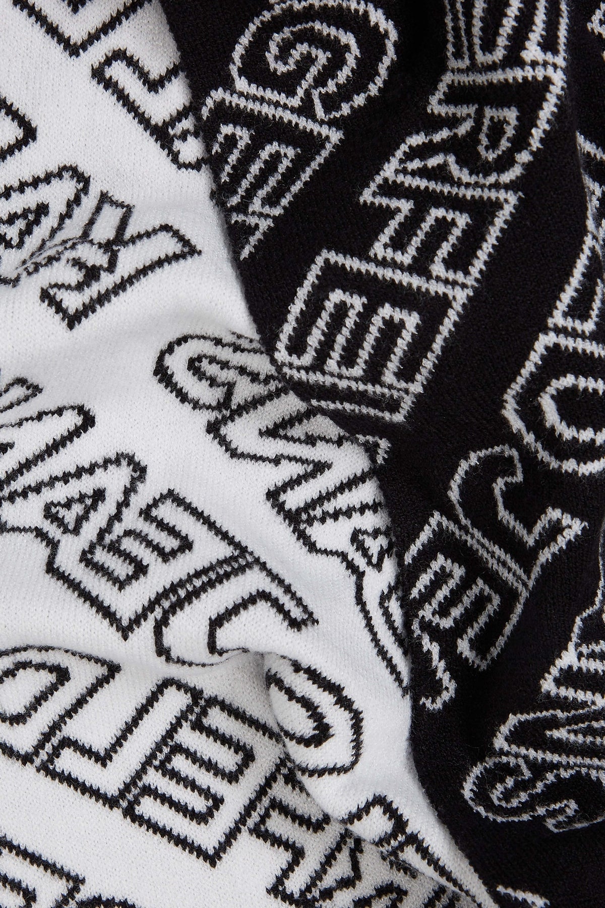 KARL LAGERFELD KLJ MONOGRAM SCARF BEANIE en color NEGRO (4)