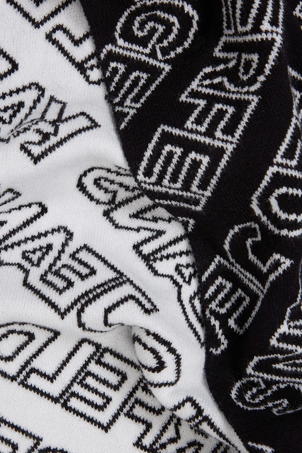 KARL LAGERFELD JEANS KLJ MONOGRAM SCARF BEANIE en color NEGRO (4)