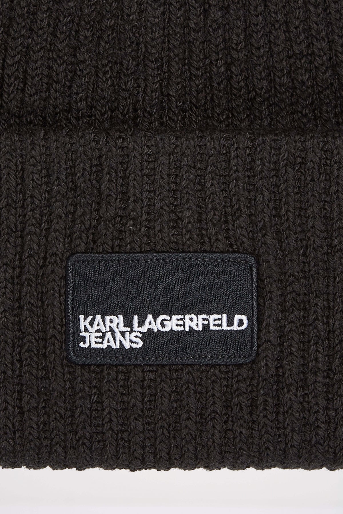 KARL LAGERFELD KLJ PATCH LONG BEANIE en color NEGRO (4)