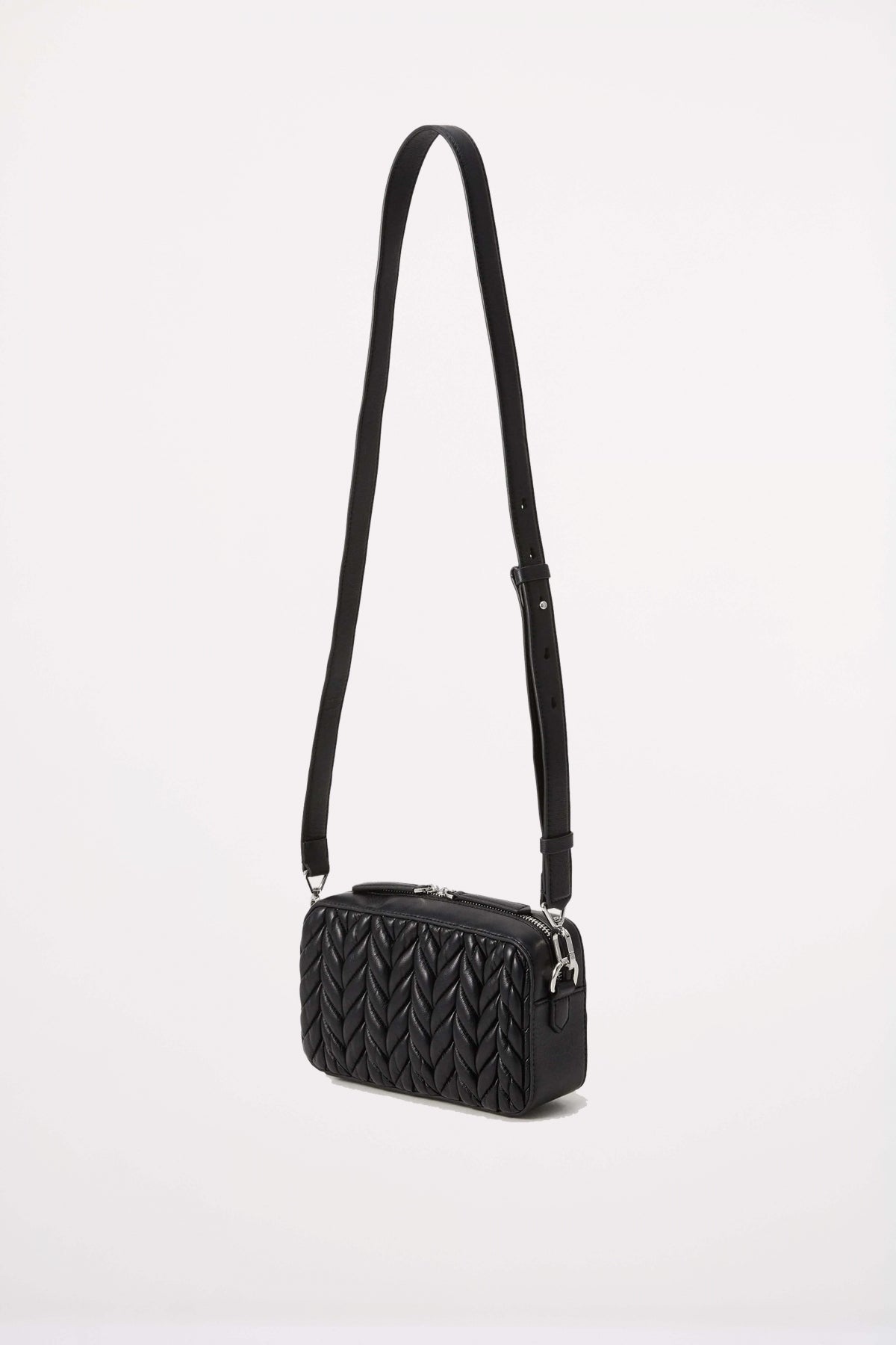 KARL LAGERFELD K WEAVE CAMERA BAG en color NEGRO (2)
