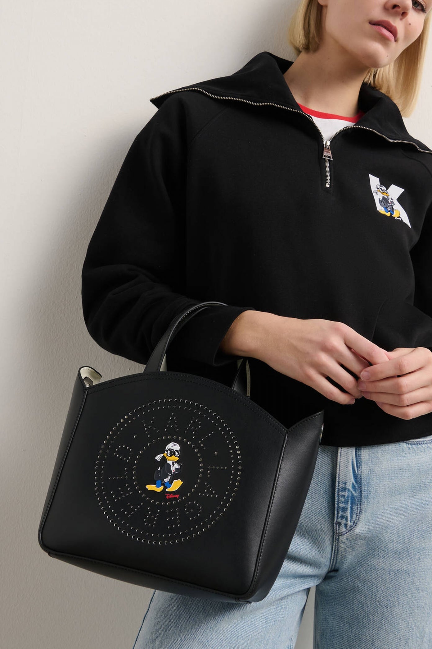 KARL LAGERFELD AW KL X DISNEY SM TOTE en color NEGRO (5)