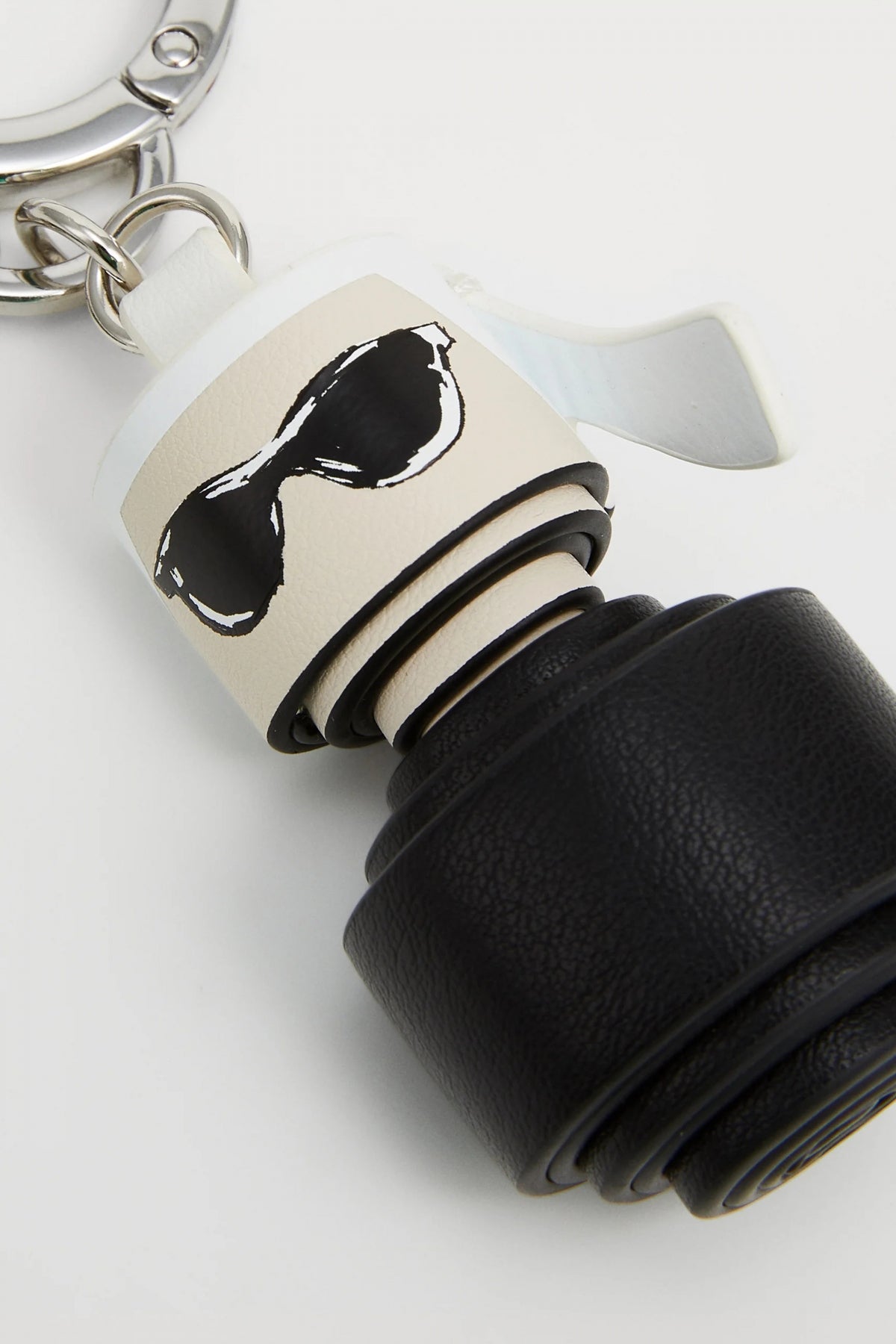 KARL LAGERFELD IKON FIGURINE KEYCHAIN KARL en color NEGRO (3)