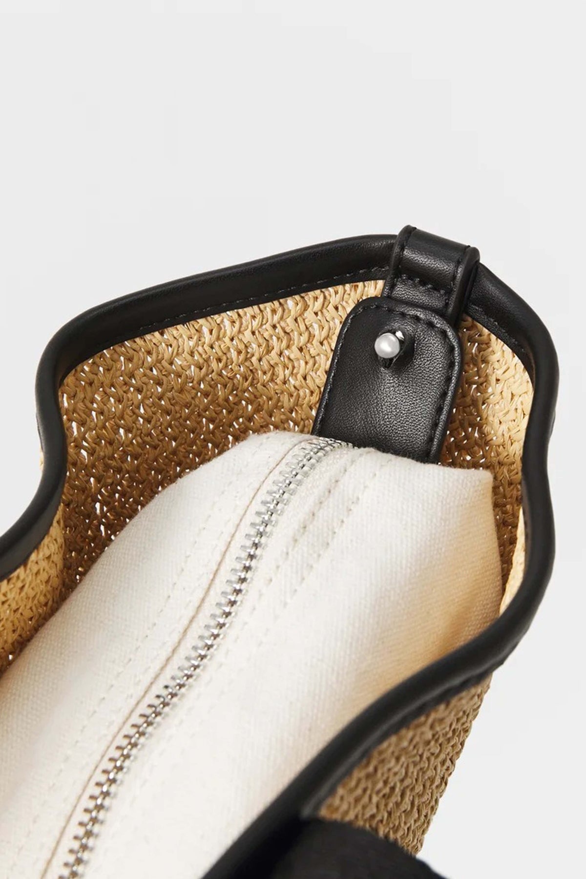 KARL LAGERFELD K/ESSENTIAL RAFFIA BAG en color BEIS (4)