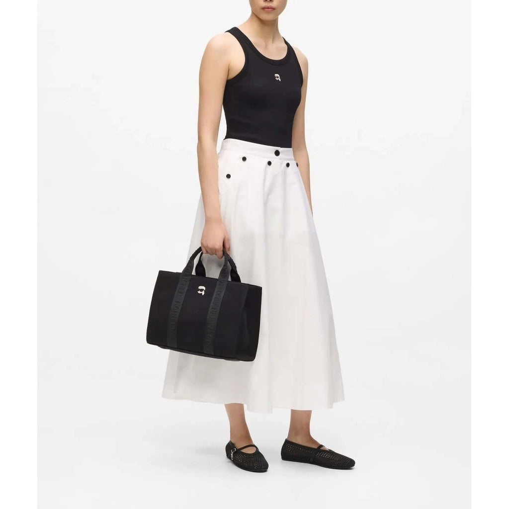 KARL LAGERFELD IKON PIN SQUARE MD TOTE en color NEGRO (6)