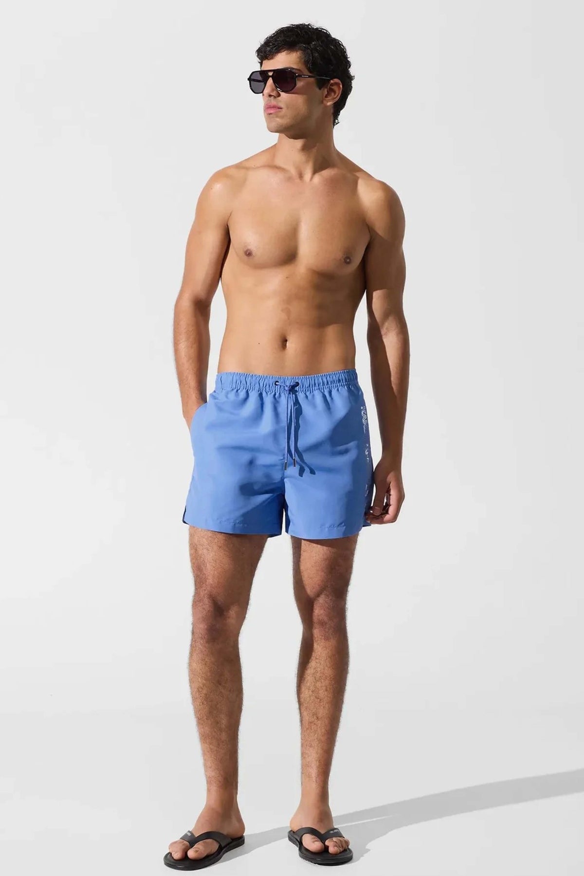 KARL LAGERFELD IKON SHINE SHORT BOARDSHOR en color AZUL (1)