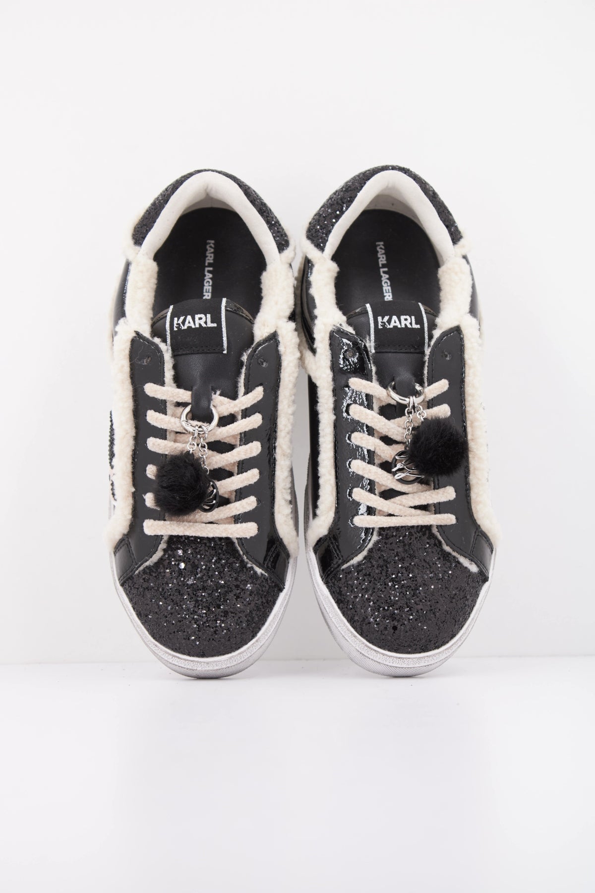 KARL LAGERFELD SKOOL IKONIC PEEP LINED LO en color (3)