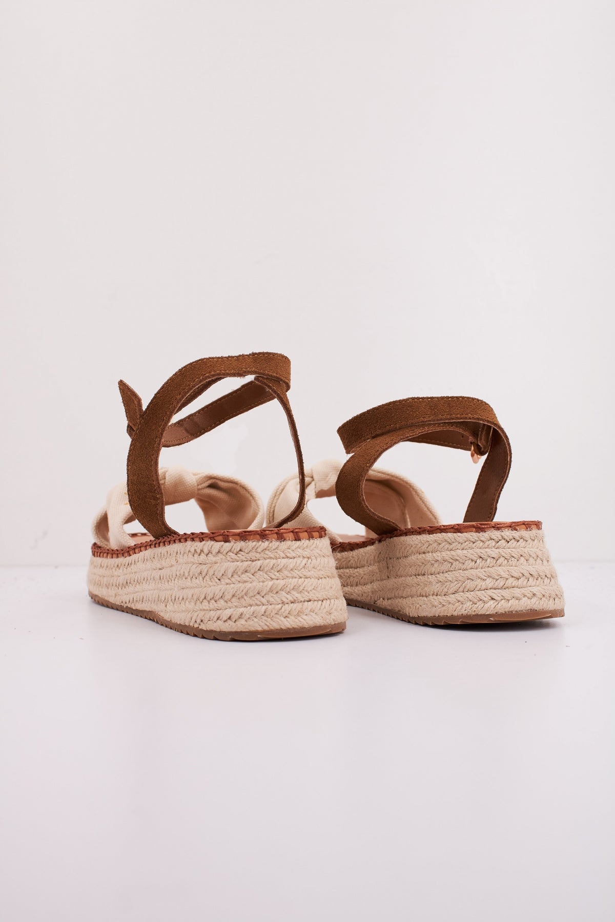 PEPE JEANS KATE BASS en color MARRON CLARO (3)
