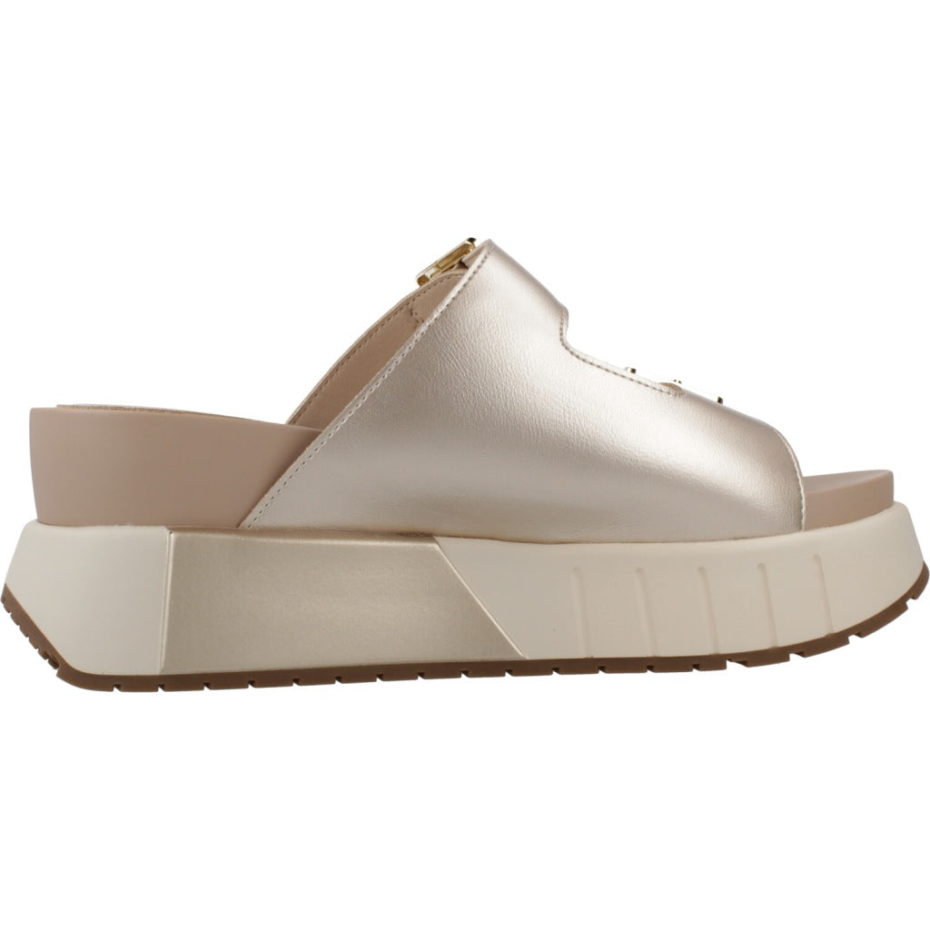 EXÉ OLIVIA en color ORO (4)