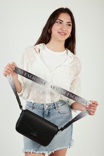 ARMANI EXCHANGE CC CROSSBODY en color NEGRO (5)