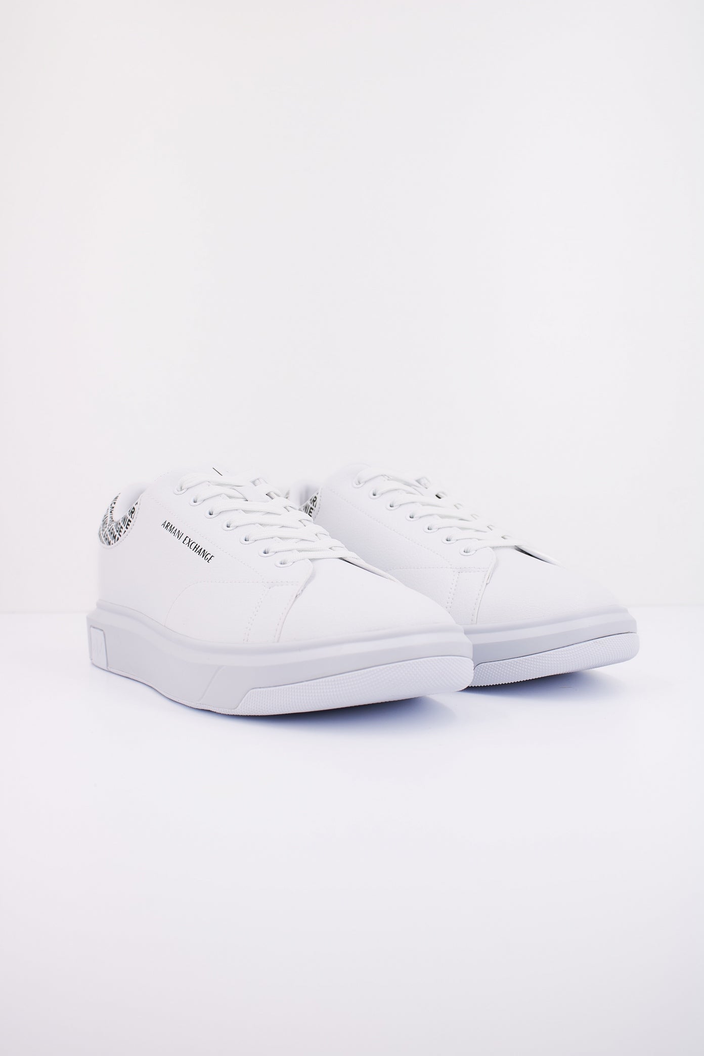 ARMANI EXCHANGE XUX XV en color BLANCO (2)