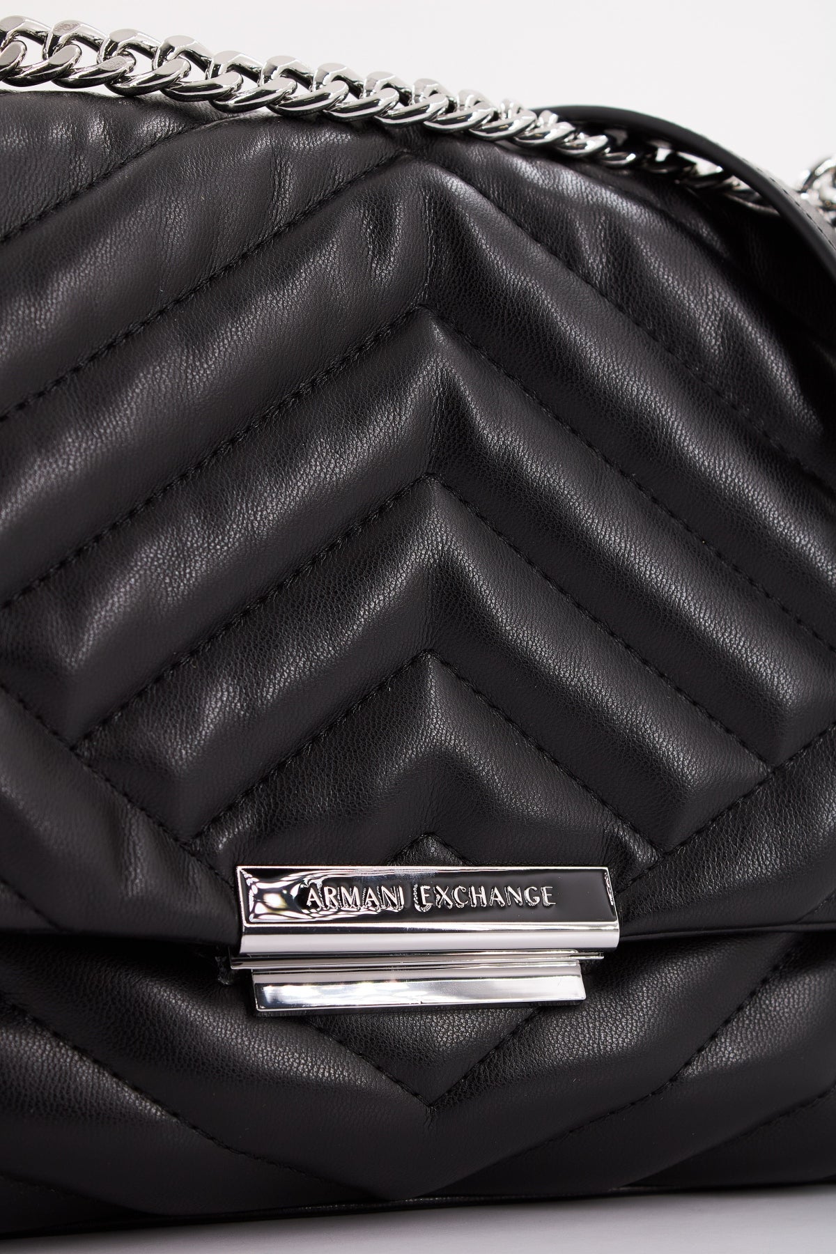 ARMANI EXCHANGE VICTORIA CROSSBODY en color NEGRO (4)