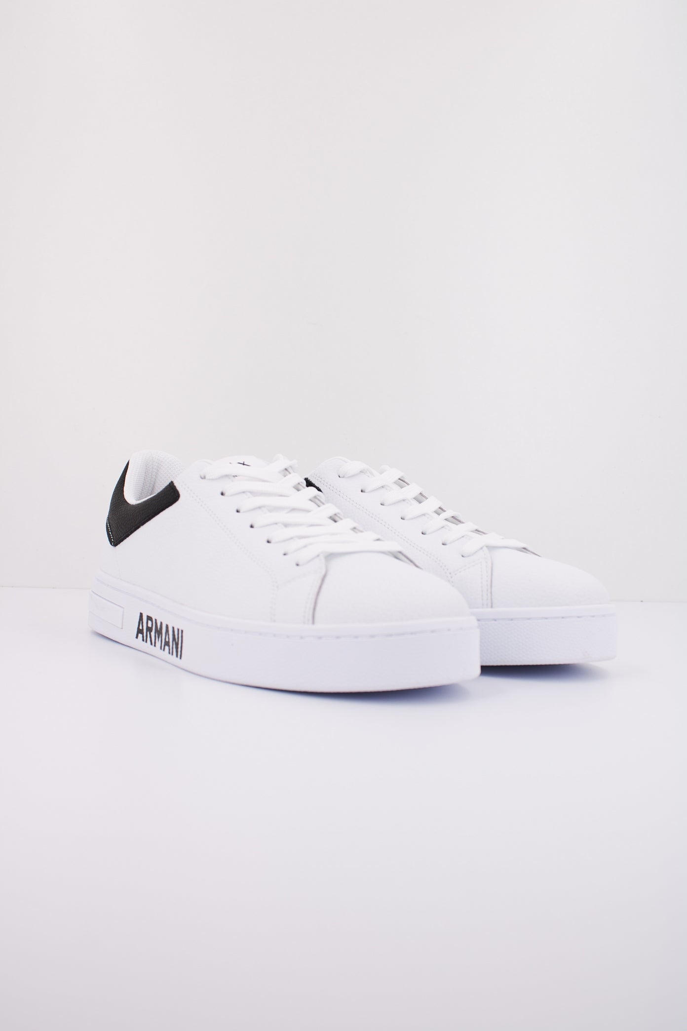 ARMANI EXCHANGE XUX XV en color BLANCO (2)