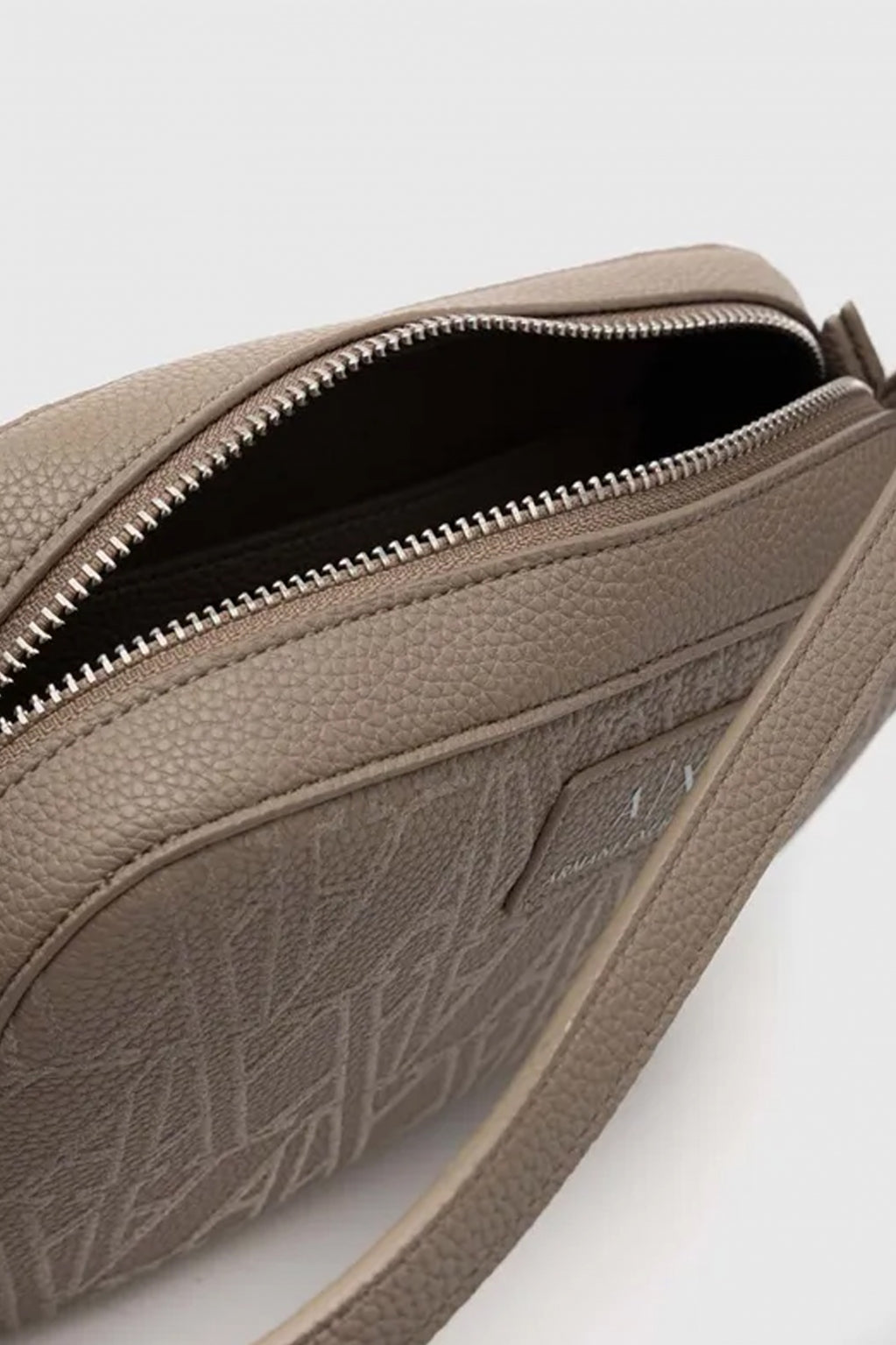 ARMANI EXCHANGE MESSENGER BAG en color BEIS (4)