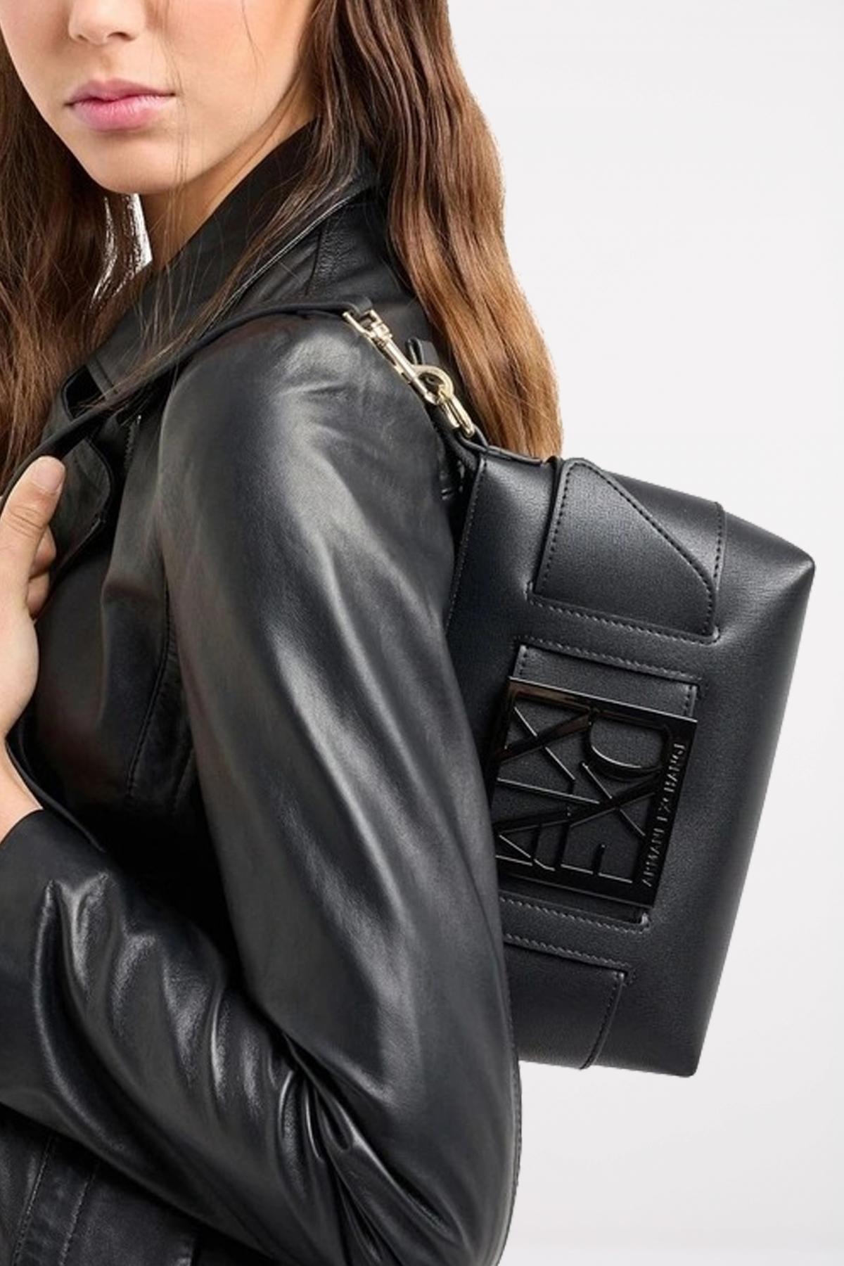 ARMANI EXCHANGE SUSY SHOULDER BAG en color NEGRO (4)