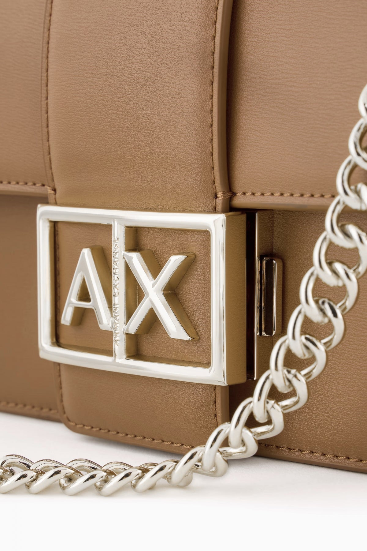 ARMANI EXCHANGE JODIE MESSENGER BAG en color MARRON CLARO (4)