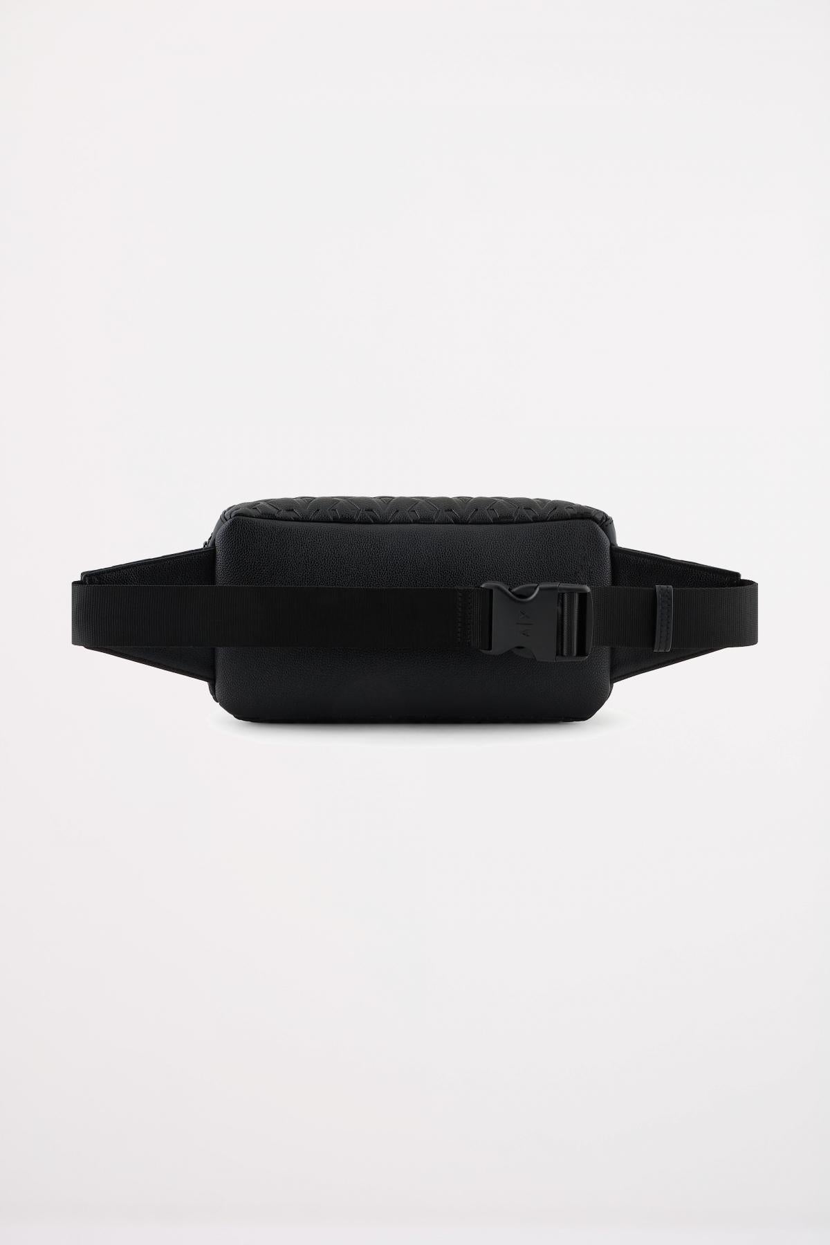 ARMANI EXCHANGE IAM BELT BAG en color NEGRO (3)