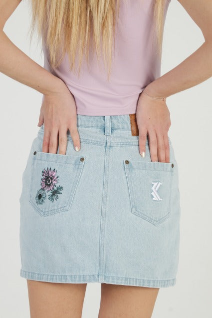 KARL KANI DENIM SKIRT en color AZUL (3)