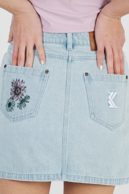 KARL KANI DENIM SKIRT en color AZUL (4)
