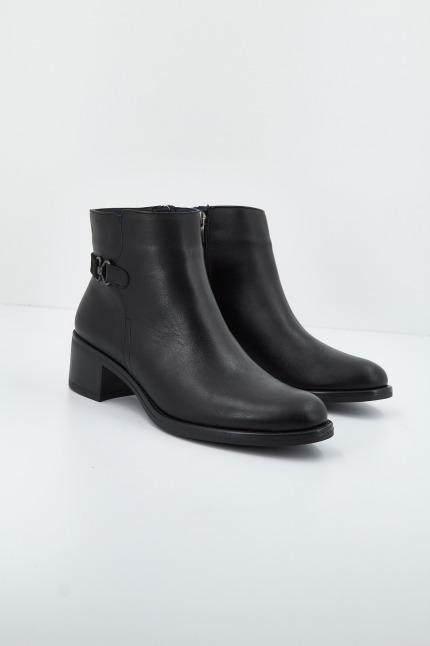 DORKING BY FLUCHOS CHIARA D en color NEGRO (1)
