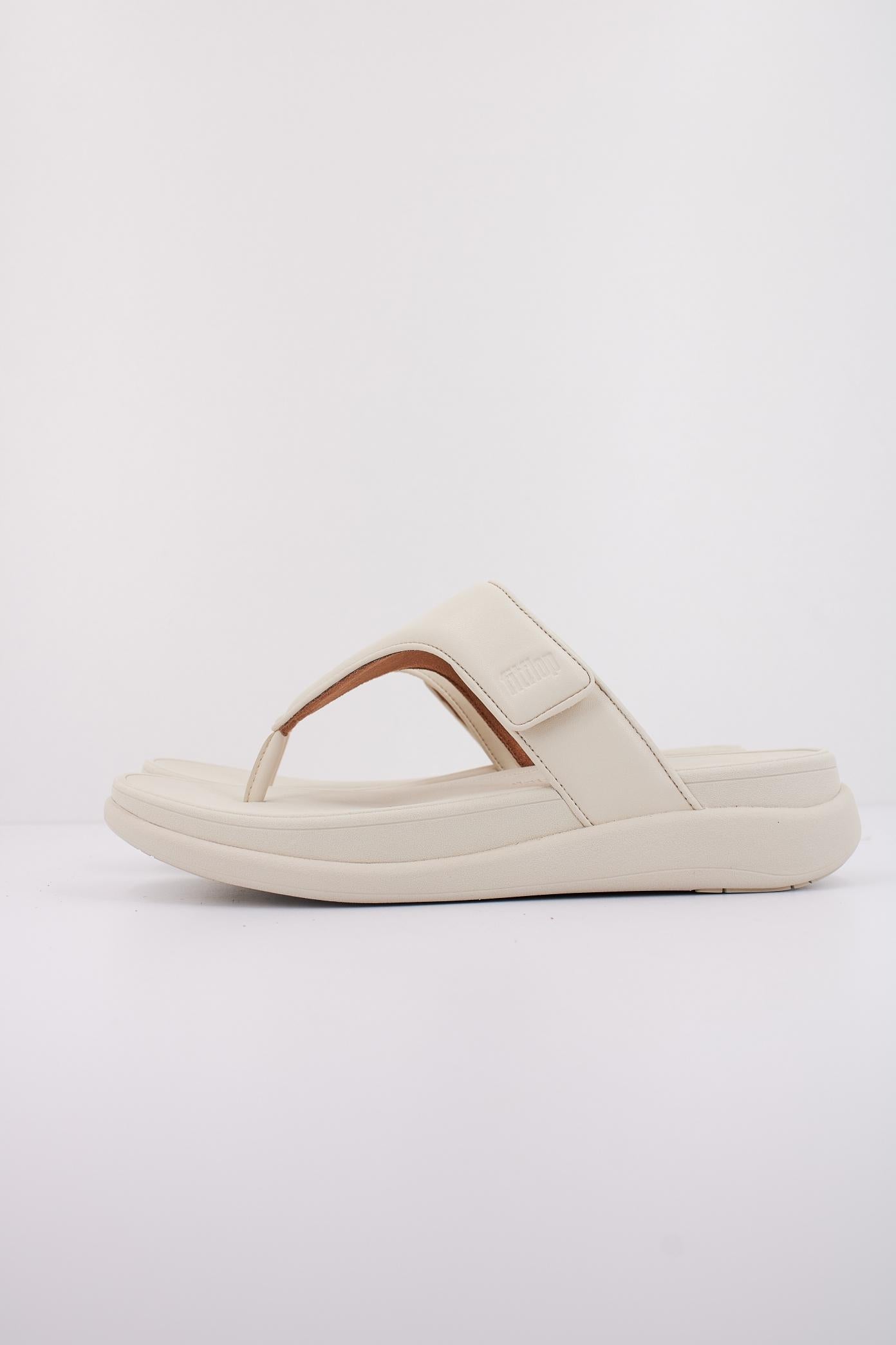 FITFLOP MODE GO ADJUSTABLE FLATFORM en color BEIS (1)