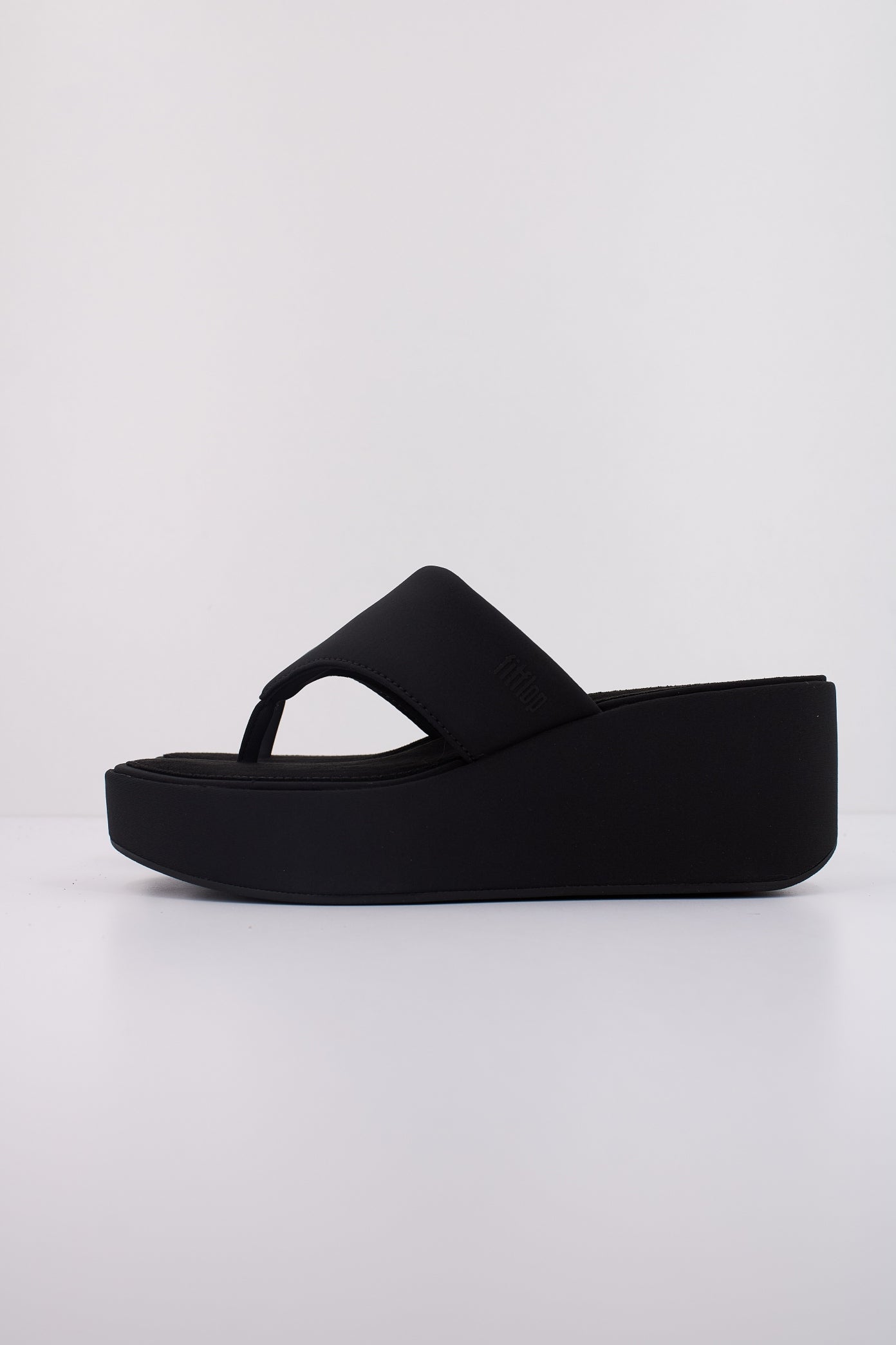 FITFLOP PLATFFORMS WEDGE TOE POST S en color NEGRO (1)