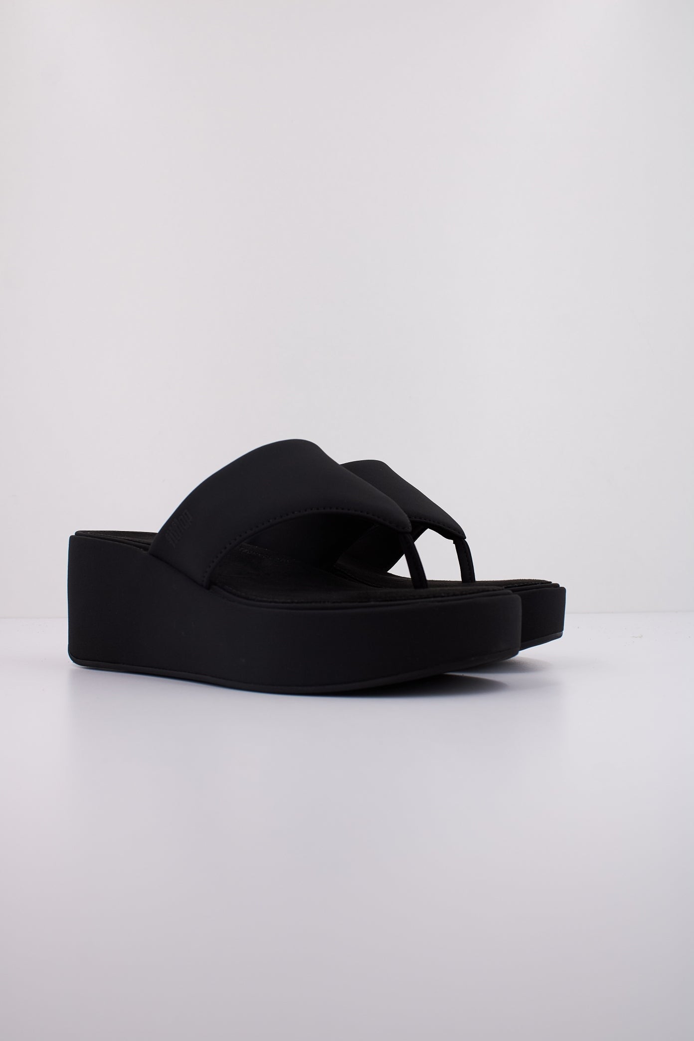 FITFLOP PLATFFORMS WEDGE TOE POST S en color NEGRO (2)
