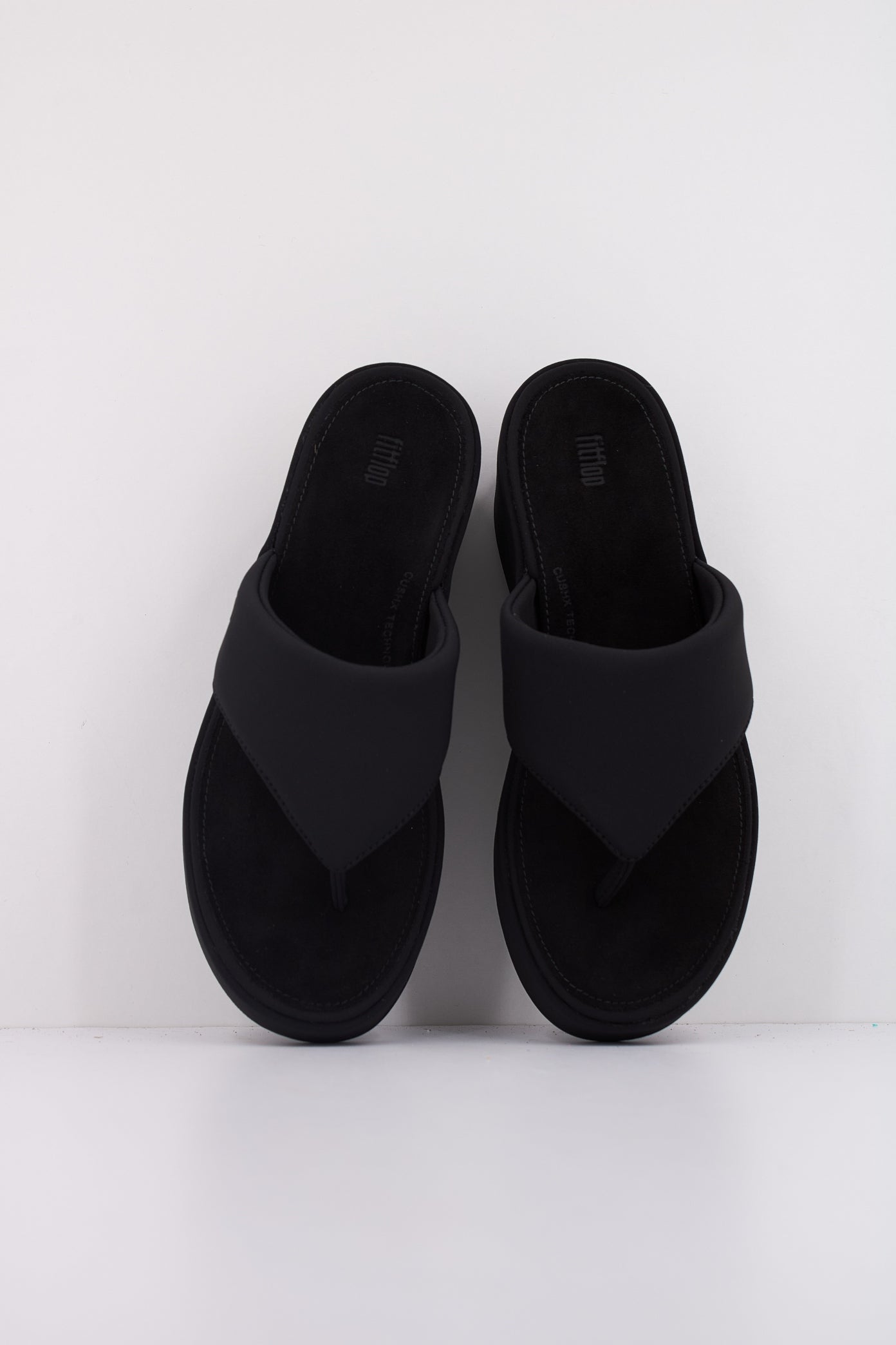 FITFLOP PLATFFORMS WEDGE TOE POST S en color NEGRO (3)