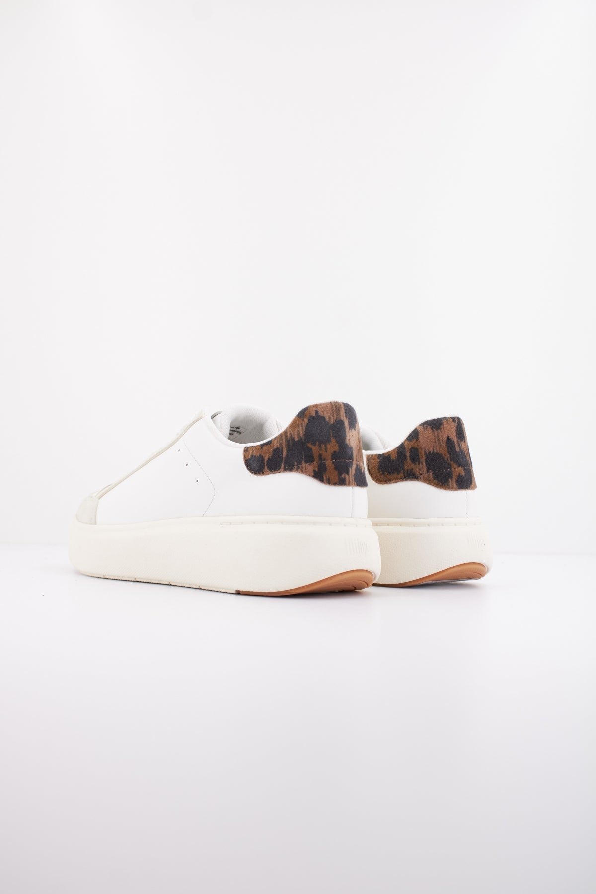FITFLOP LEOPARD-BACKTAB LEATHER SUE en color BLANCO (4)