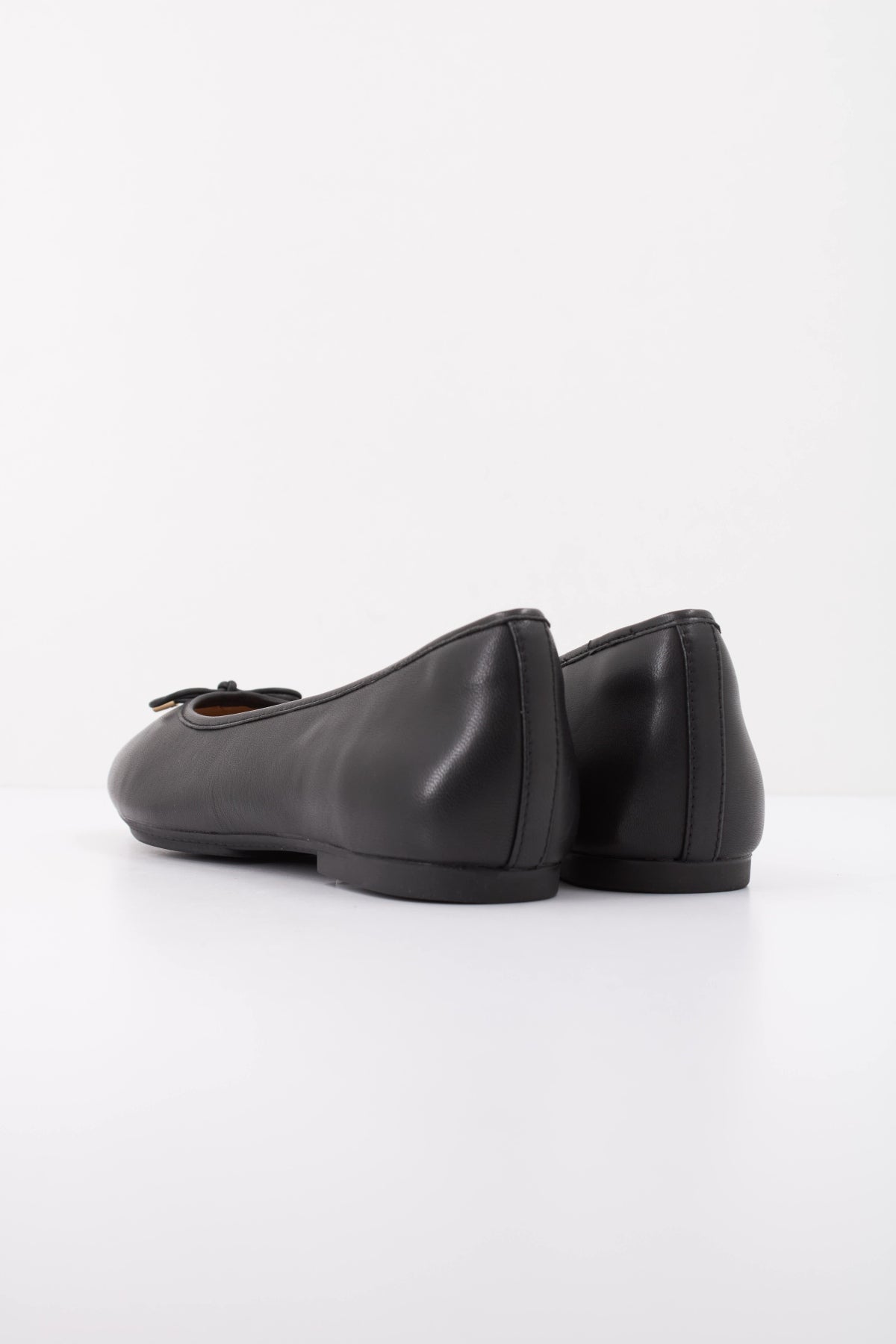 FITFLOP DELICATO BOW SOFT LEATHER BALLET FLATS en color NEGRO (4)