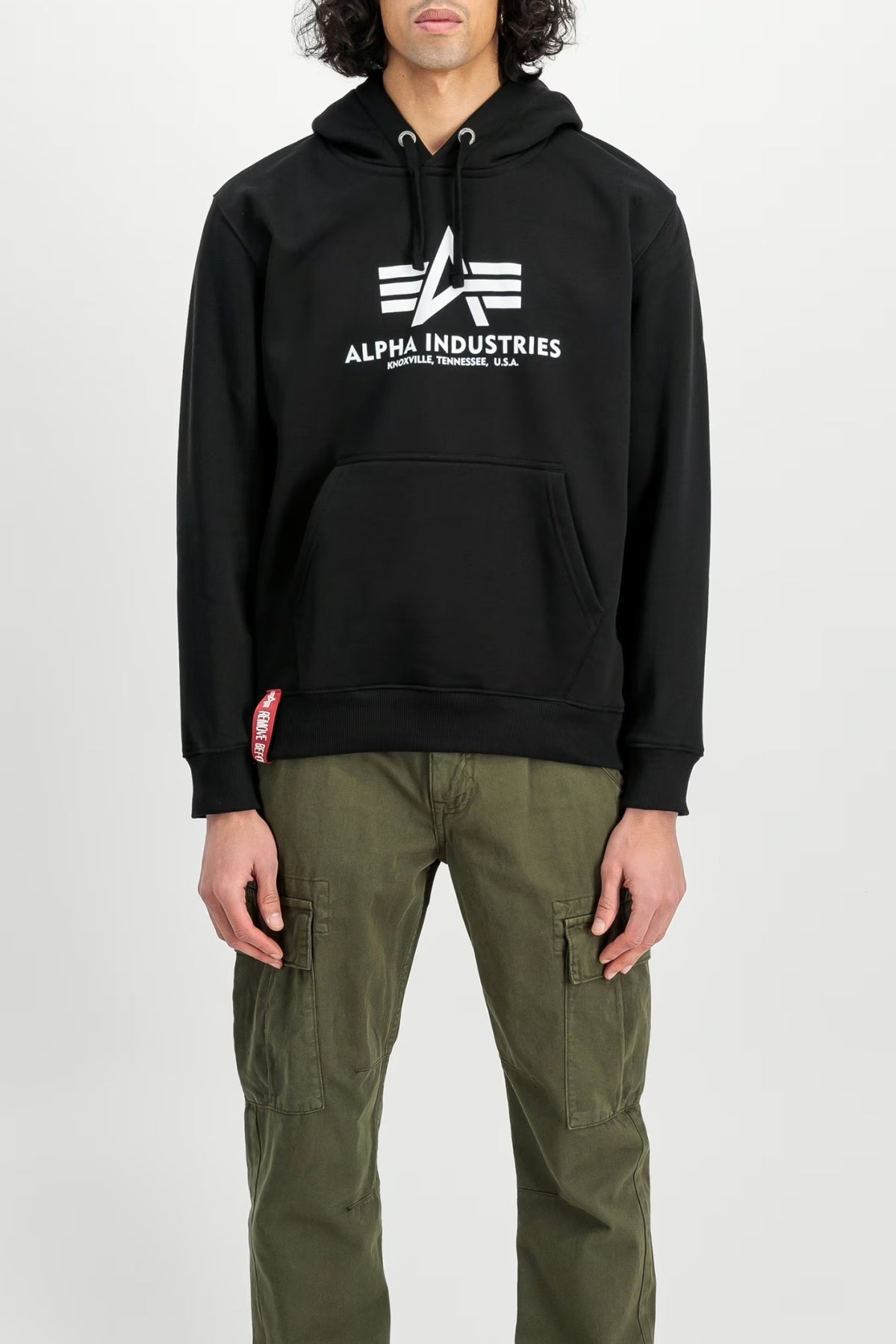 ALPHA INDUSTRIES THE BASIC HOODIE en color NEGRO (1)