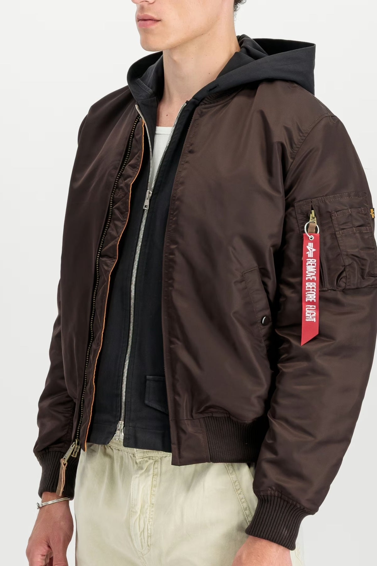 ALPHA INDUSTRIES THE MA- VF BOMBER JACKET en color MARRON (2)