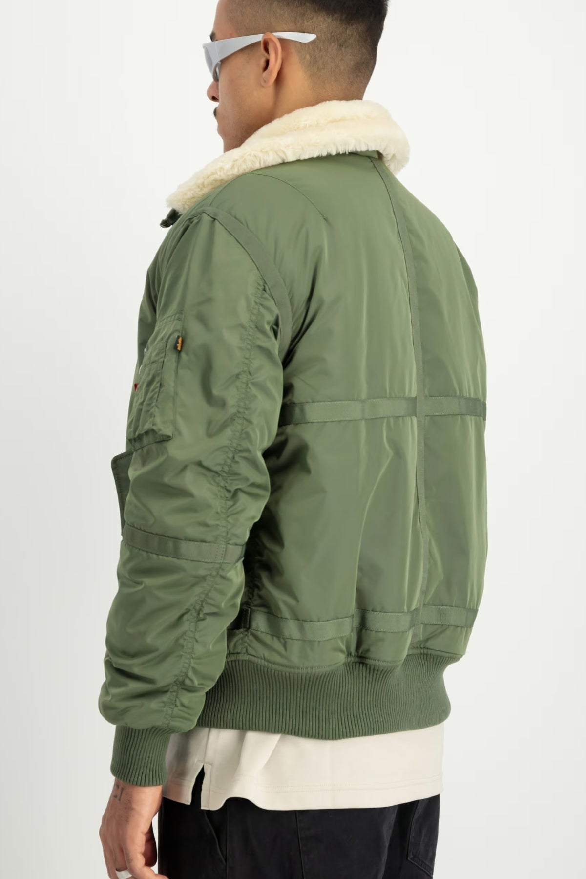 ALPHA INDUSTRIES THE B- III TT BOMBER JACKET en color VERDE (4)