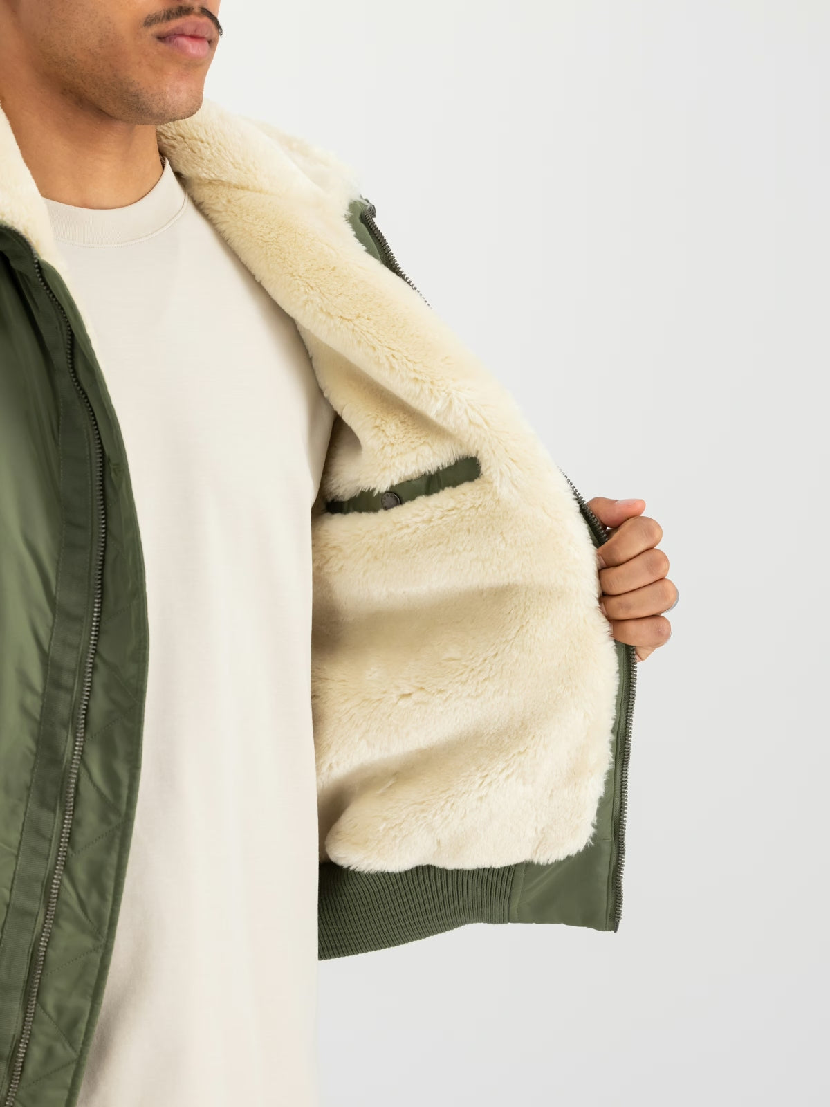 ALPHA INDUSTRIES THE B- III TT BOMBER JACKET en color VERDE (6)