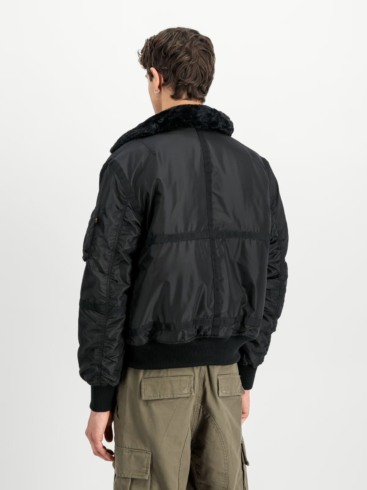 ALPHA INDUSTRIES THE B- III TT BOMBER JACKET en color NEGRO (2)