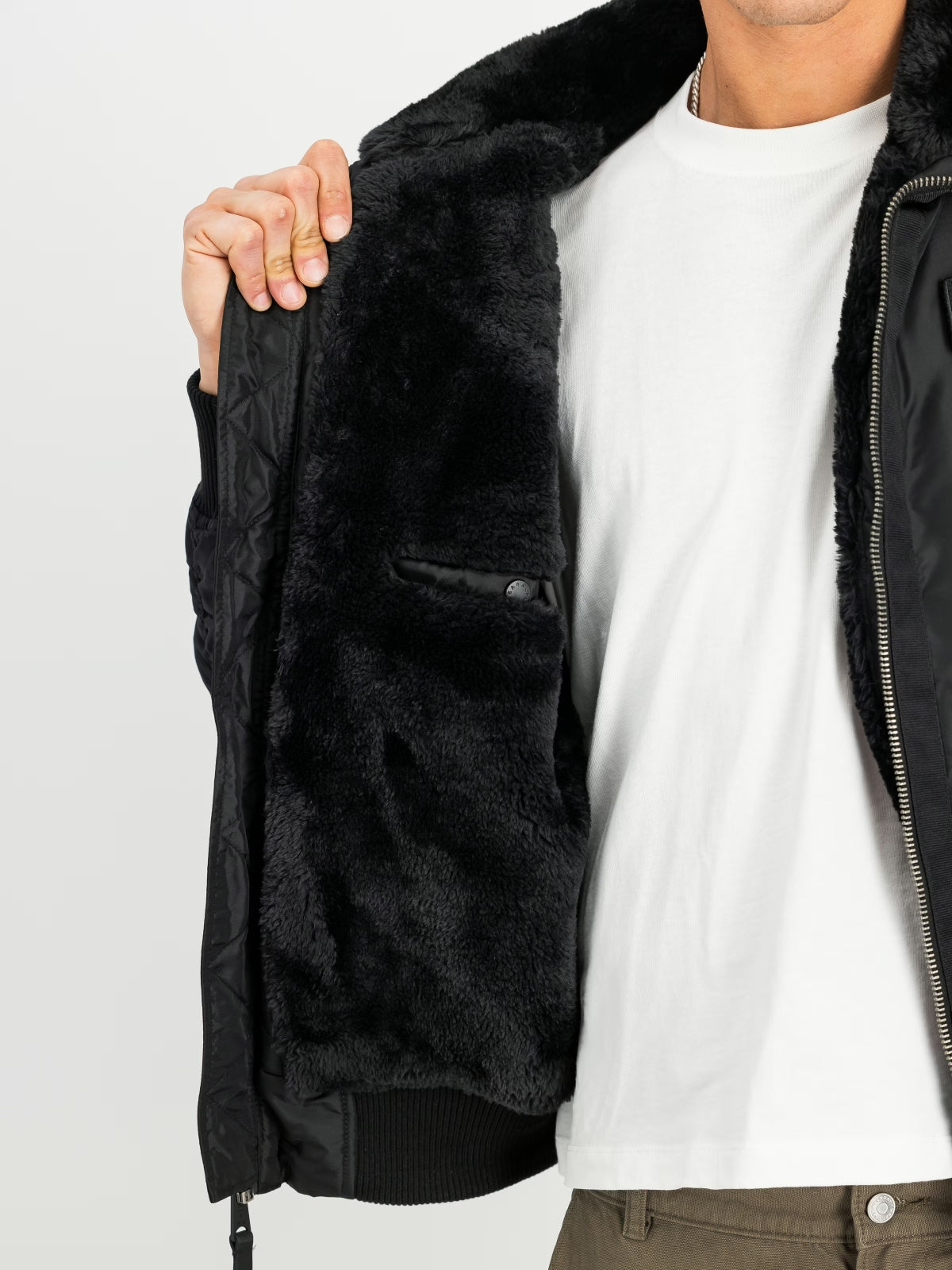 ALPHA INDUSTRIES THE B- III TT BOMBER JACKET en color NEGRO (4)
