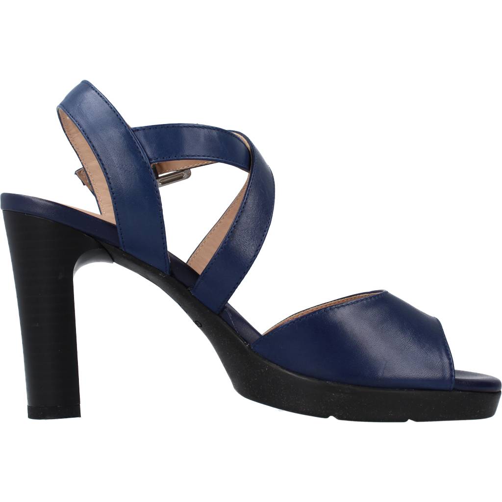 GEOX D ANNYA HIGH SANDAL en color BEIS (4)