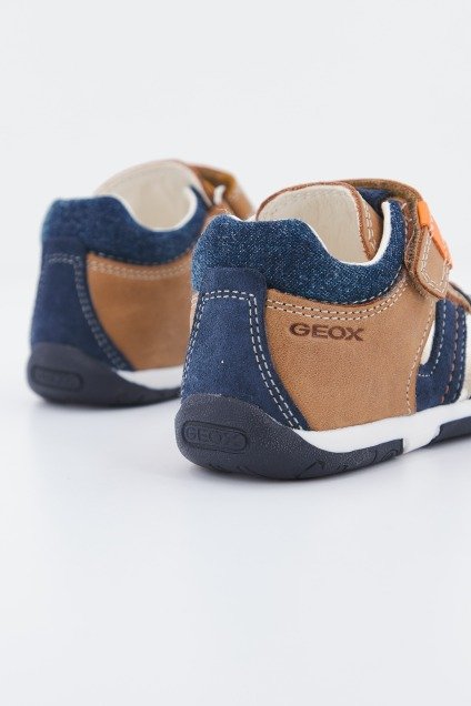 GEOX B SANDAL TAPUZ BOY A en color MARRON (3)